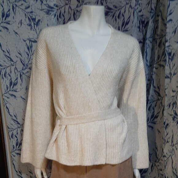 NWT Guess Wrap Sweater Cream Color Size M - Picture 1 of 5
